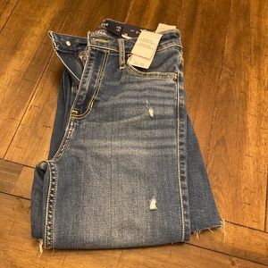 high rise flare hollister classic stretch jeans. size 0/24